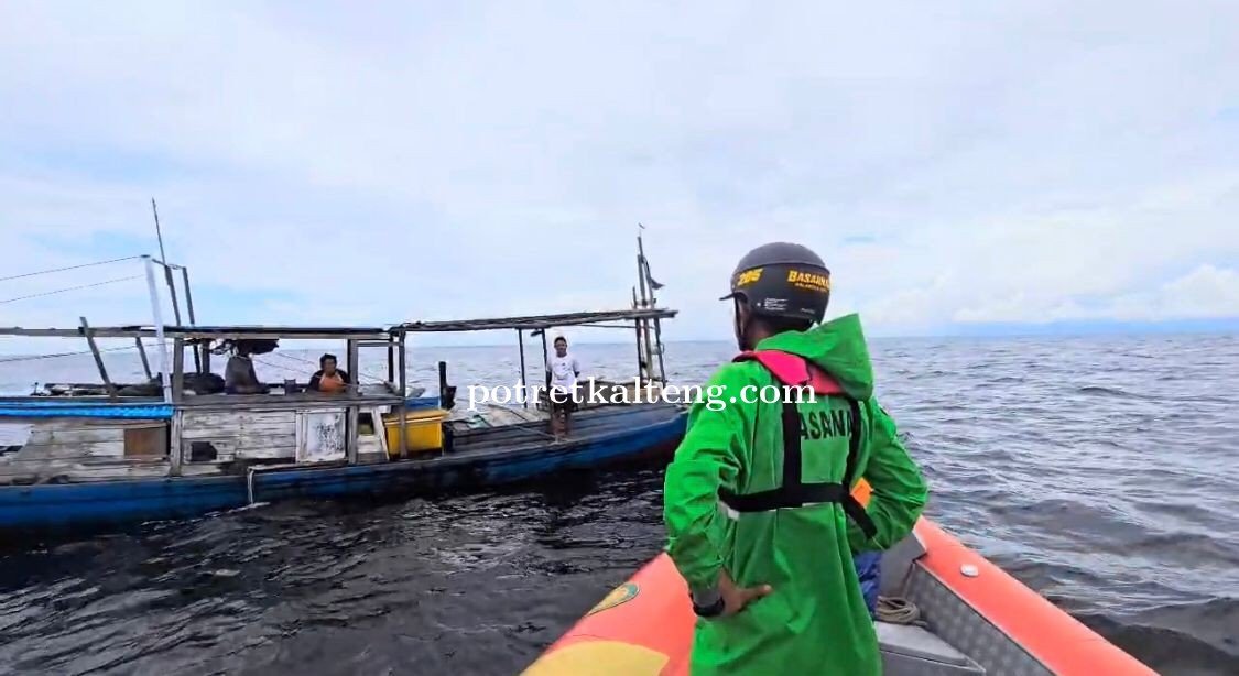 Petugas Gabungan Lakukan Pencarian ABK KM RAJA CUMI 1 Yang Jatuh di Perairan Tanjung  Puting