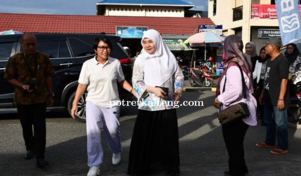 Ketua TP PKK Barito Selatan Kunjungi Pasar Ramadhan Kota Buntok