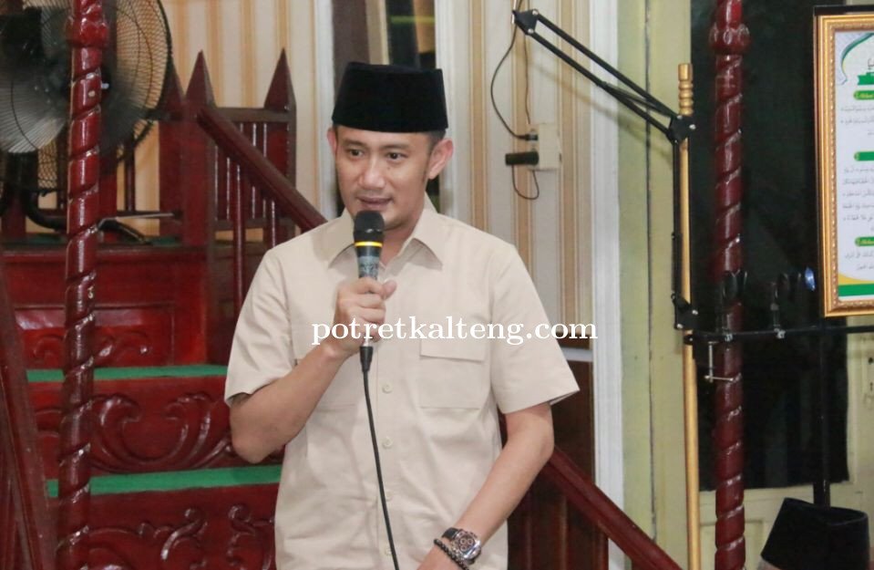 Wali Kota Palangka Raya Tinjau Dampak Banjir dan Salurkan Bantuan ke Warga Mendawai