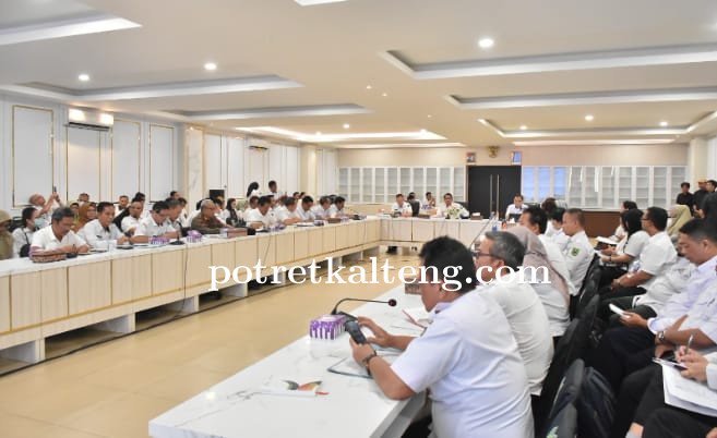 Pj Bupati Kapuas Pimpin Rapat Pengangkatan Tenaga Kontrak
