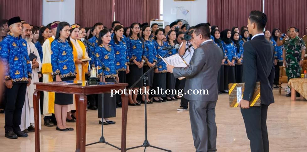 Bupati Kapuas Serahkan SK dan Lantik ASN serta PPPK di Kabupaten Kapuas