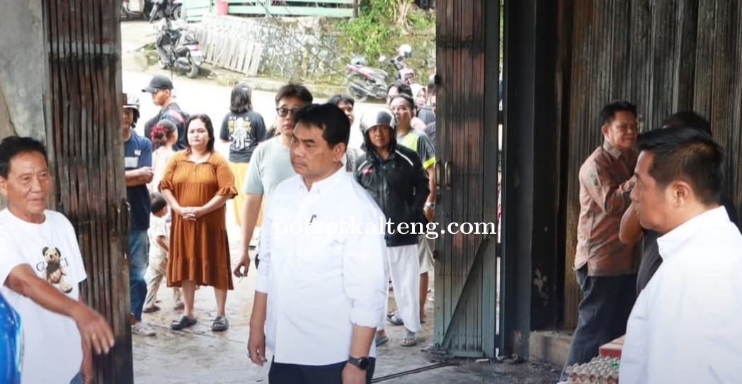 H. Shalahuddin dan Felix Kunjungi Korban Kebakaran di Muara Teweh