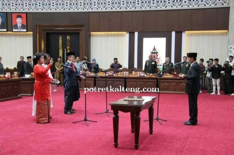 Nyelong Inga Simon dan Yohanes Freddy Ering Dilantik sebagai Anggota DPRD Kalteng
