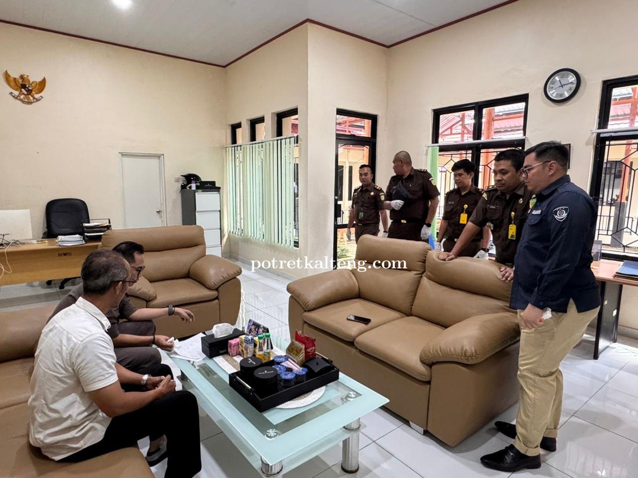 Kejari Barito Kuala Geledah Kantor Dinas PMD, Usut Dugaan Korupsi Anggaran TP PKK