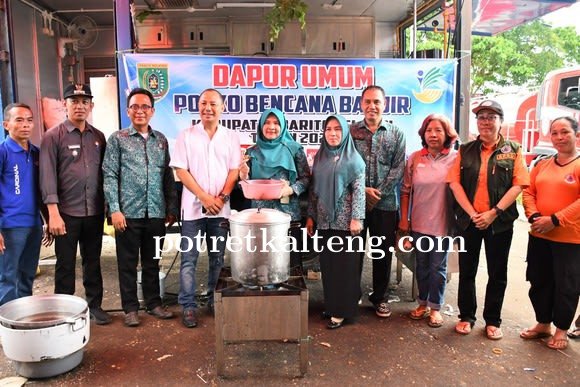 TP PKK Barsel Kunjungi Relawan dan Masyarakat Terdampak Banjir di Jalur Buntok-Palangka Raya