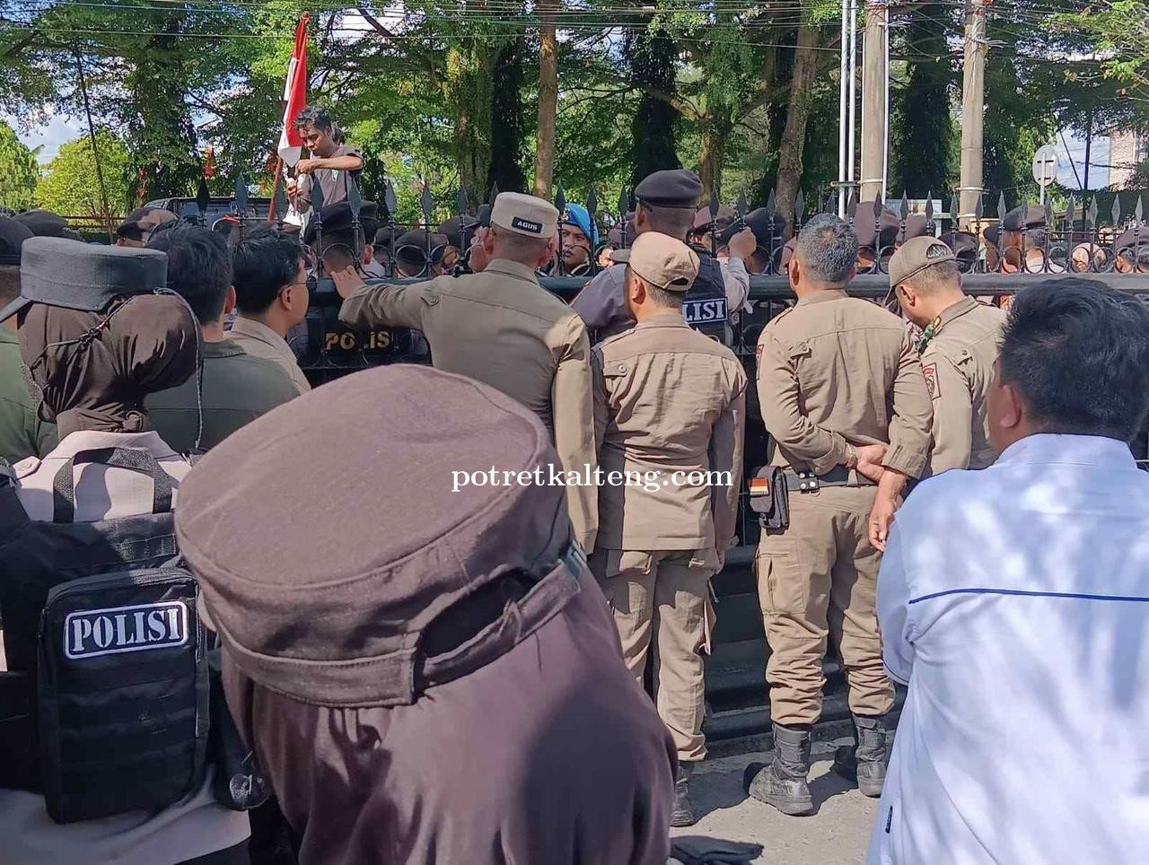 Satpol PP Kalteng Amankan Aksi Damai Aliansi TAM Jilid II, Tegaskan Komitmen Jaga Ketertiban dan Ase