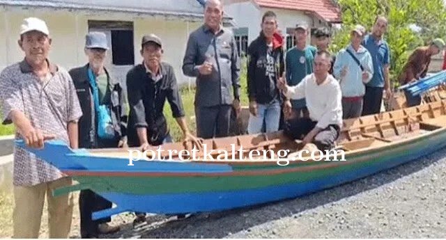 DPRD Apresiasi Pemkab Kapuas Salurkan Bantuan Perahu ke Nelayan