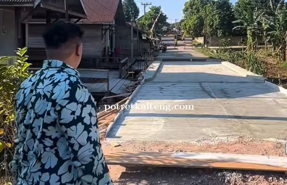 Bupati Lamandau Tinjau Langsung Peningkatan Jalan dan Jembatan di RT 8 Nangabulik