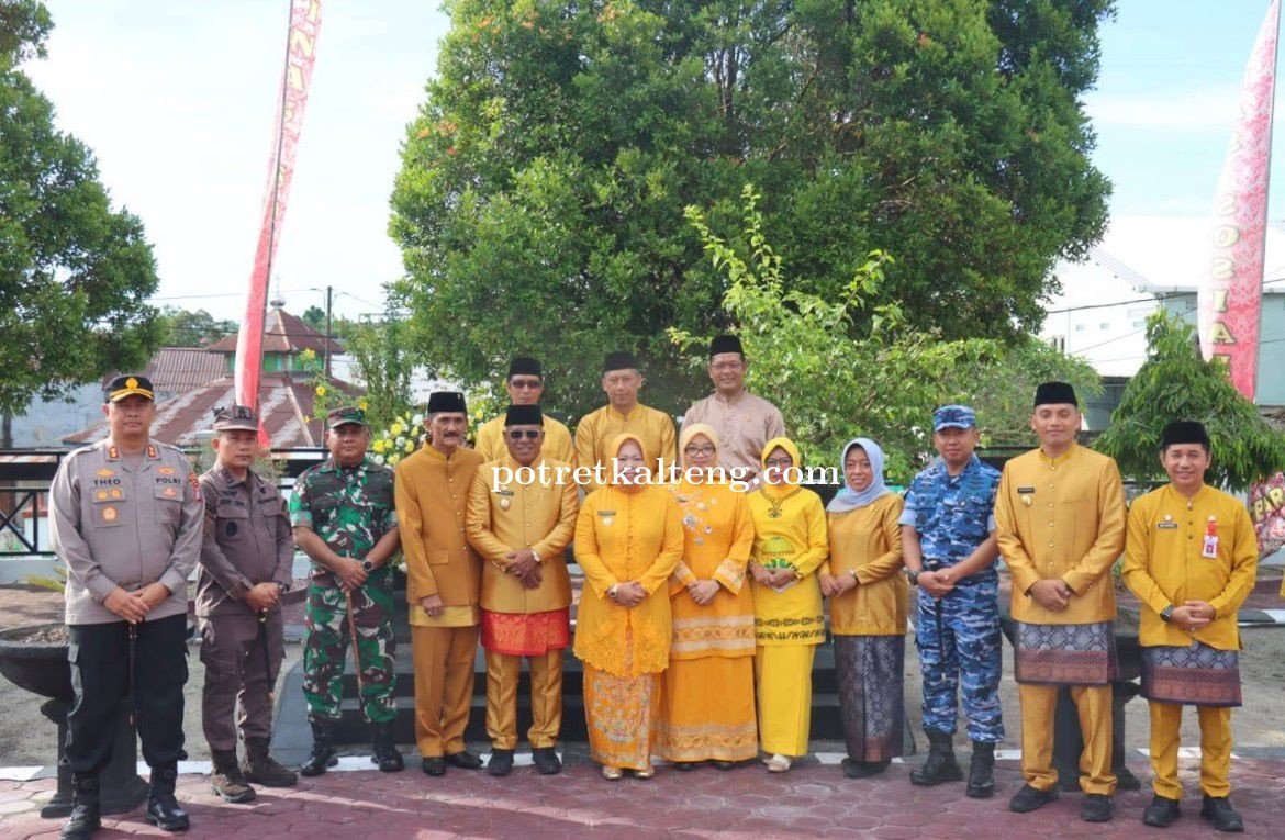 Pererat Silaturahmi HUT Kobar, Riska Agustin Kunjungi SKhN 2 Pangkalan Bun Bersama Pemkab