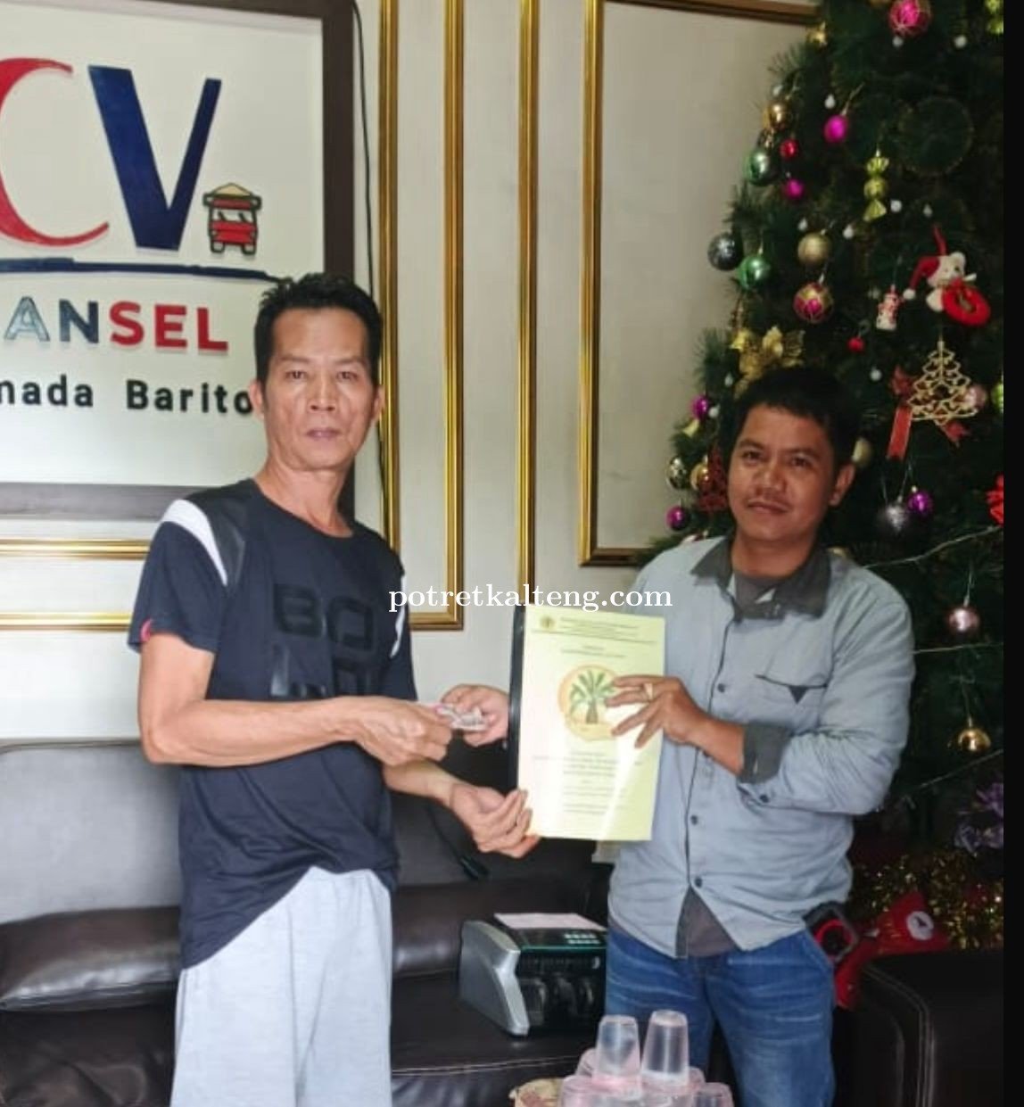 Wujud Kepedulian Lokal: Kelompok Tani Ratu Prabu Sei Wahai Terima Bantuan dari CV Nansel