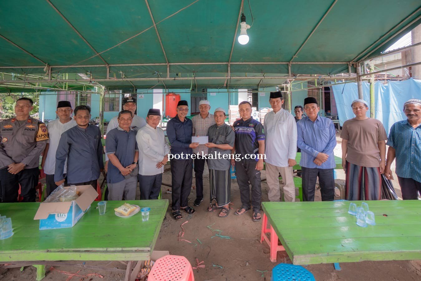 Bupati Kapuas Serahkan Bantuan ke Rest Area Jamaah Haul Guru Sekumpul