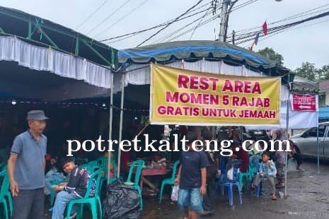 Antusias Jamaah Haul Guru Sekumpul Singgah di Rest Area  Mambulau