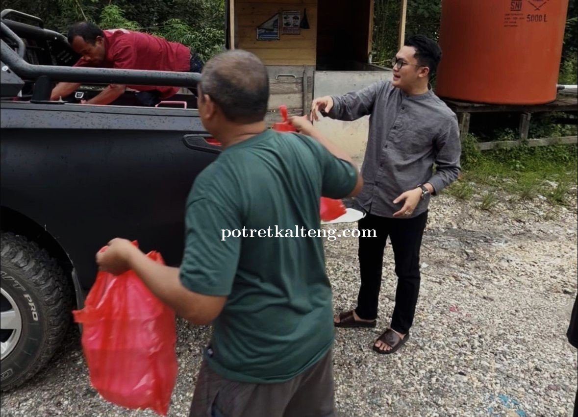 Sambut Ramadan 2026, CV Nansel Bagikan Ratusan Paket Takjil di Desa Sikuy