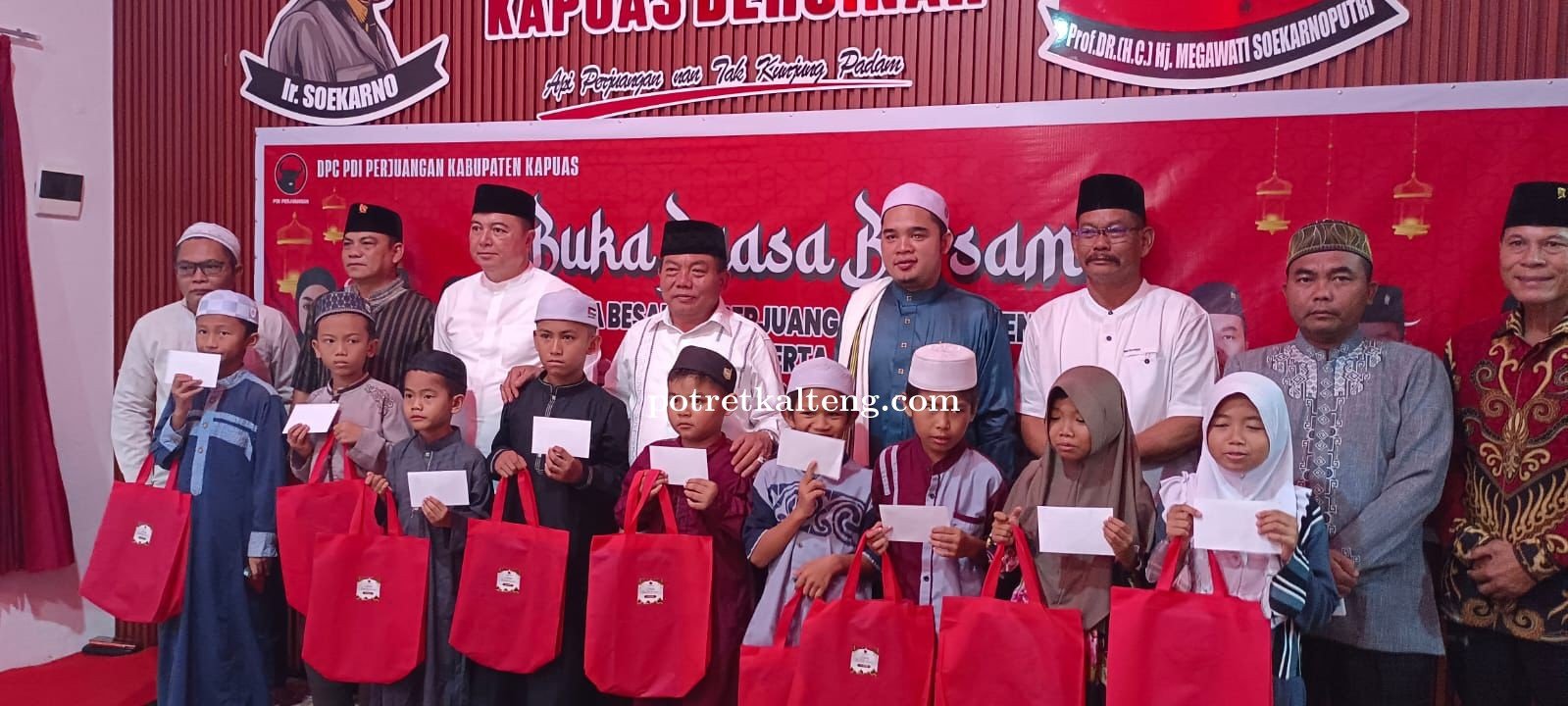 Bukber DPC PDI Perjuangan Kapuas Bersama Anak Panti dan Masyarakat Dihadiri Bupati dan Wabup