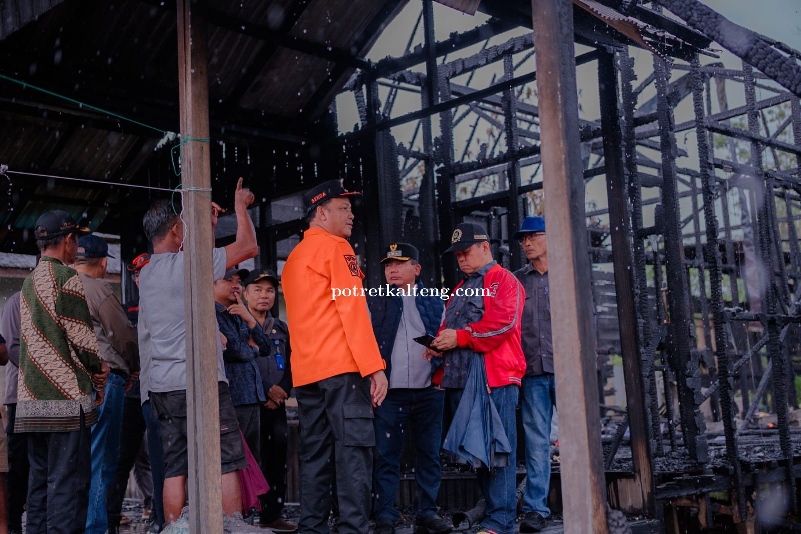 Bupati Kapuas Salurkan Bantuan untuk Korban Kebakaran, sekaligus Tinjau Rencana Pembangunan Bundaran