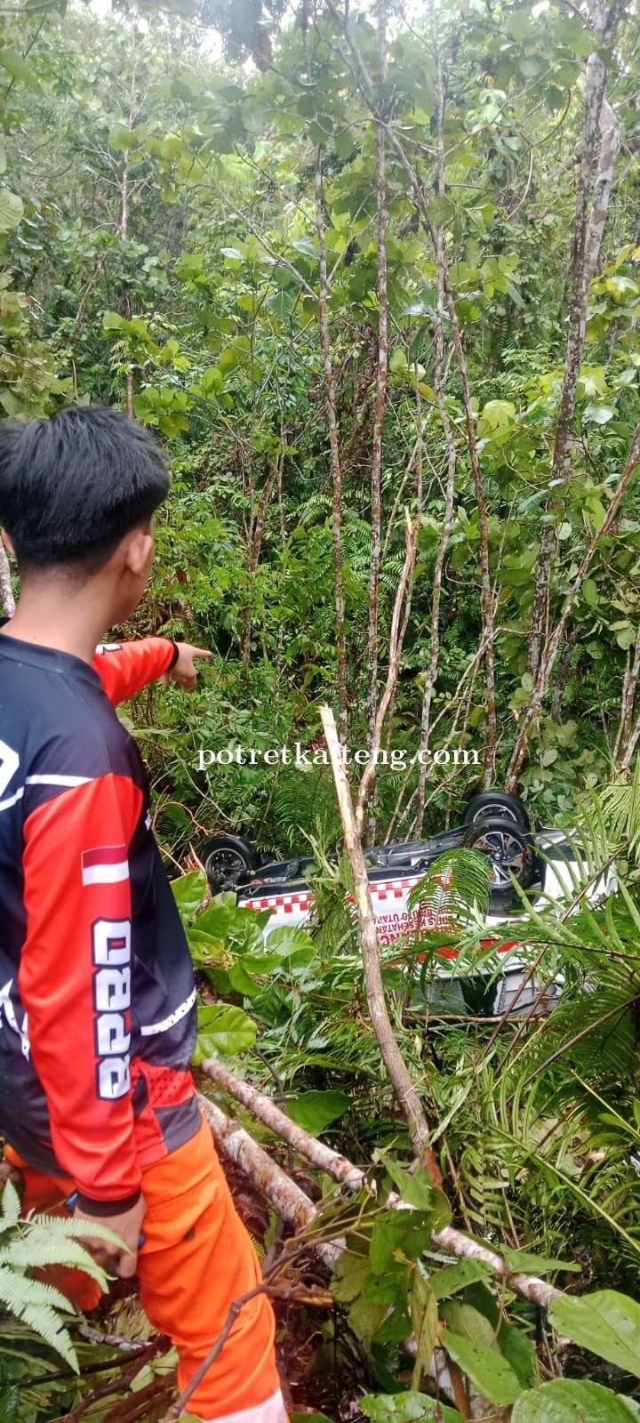 BPBD Barito Utara Evakuasi Pasien dan Tenaga Medis Pasca Insiden Ambulans Terguling di Lintas Murung