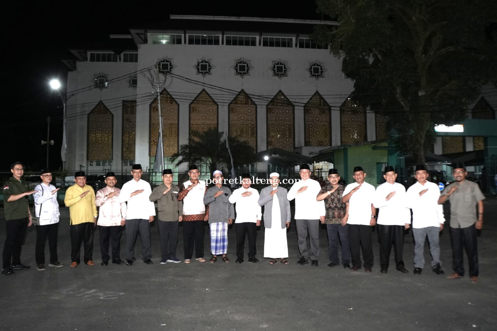 Bupati Kapuas Sambut Kepulangan 358 Jamaah Haji Kloter BDJ 04 di Banjarbaru