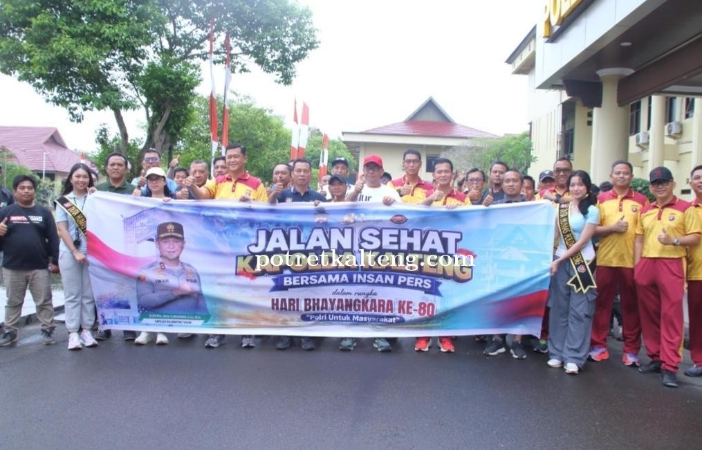 Sambut Hari Bhayangkara ke-80, Polda Kalteng Jalan Sehat Bersama Insan Pers