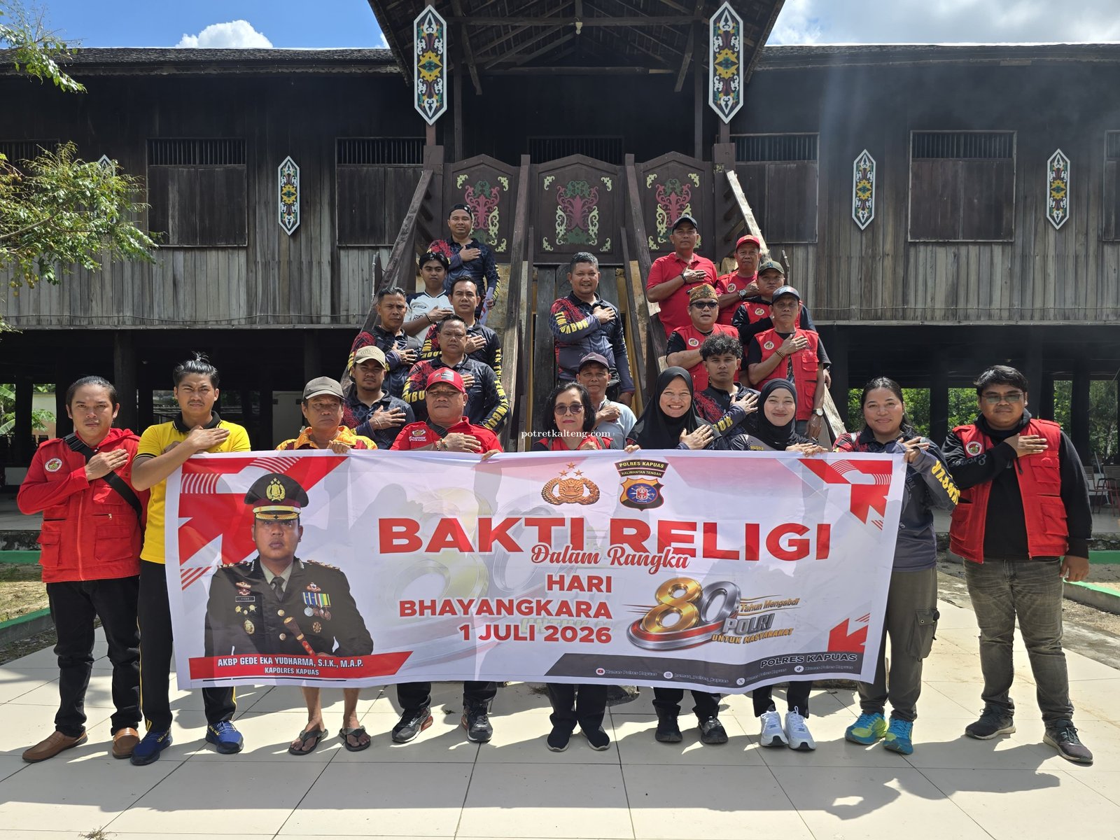 Sambut Hari Bhayangkara ke-80, Satresnarkoba Polres Kapuas Gelar Bakti Religi di Rumah Betang Sei Pa