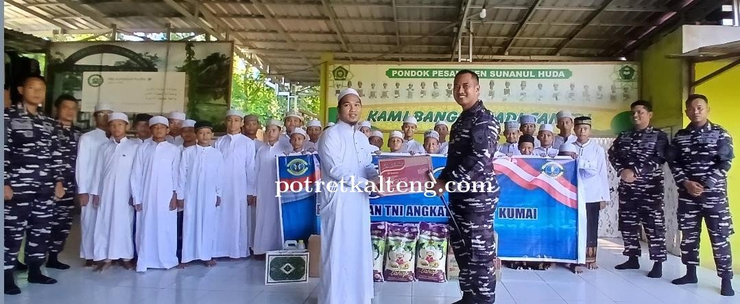 Pererat Silaturahmi, Danlanal Kumai Salurkan Bantuan Sembako ke Panti Asuhan Sunanul Huda Barito Sel