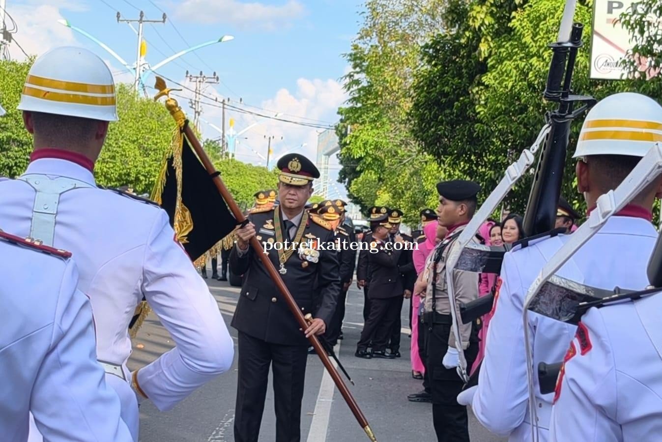 Kapolda Kalteng Terima Penghargaan Samkaryanugraha Nugraha Sakanti, Tegaskan Komitmen Tingkatkan Pel
