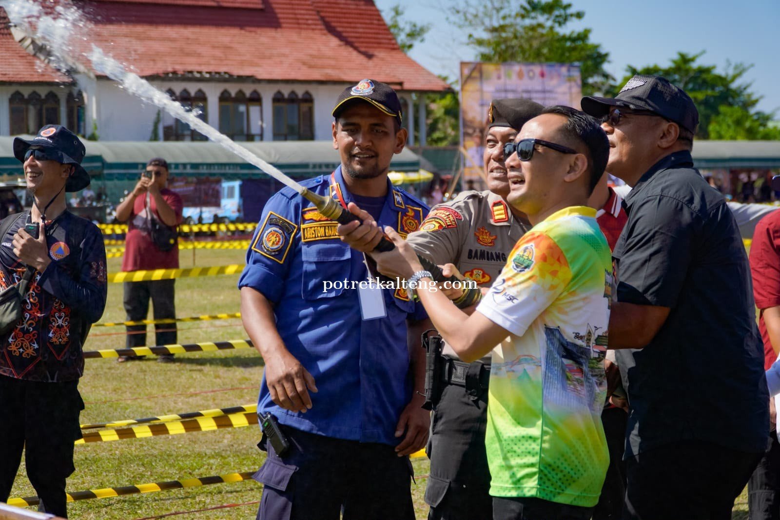 Wali Kota Fairid Naparin Apresiasi Ketangkasan Relawan Damkar Palangka Raya dalam Mitigasi Kebakaran