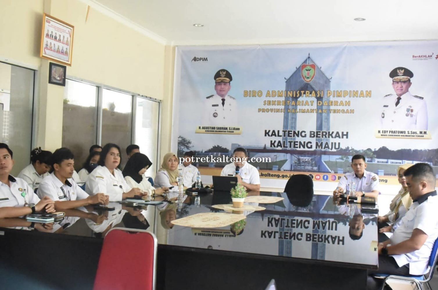 Penandatanganan Komitmen BerAKHLAK Jadi Langkah Biro Adpim Kalteng Tingkatkan Kinerja ASN