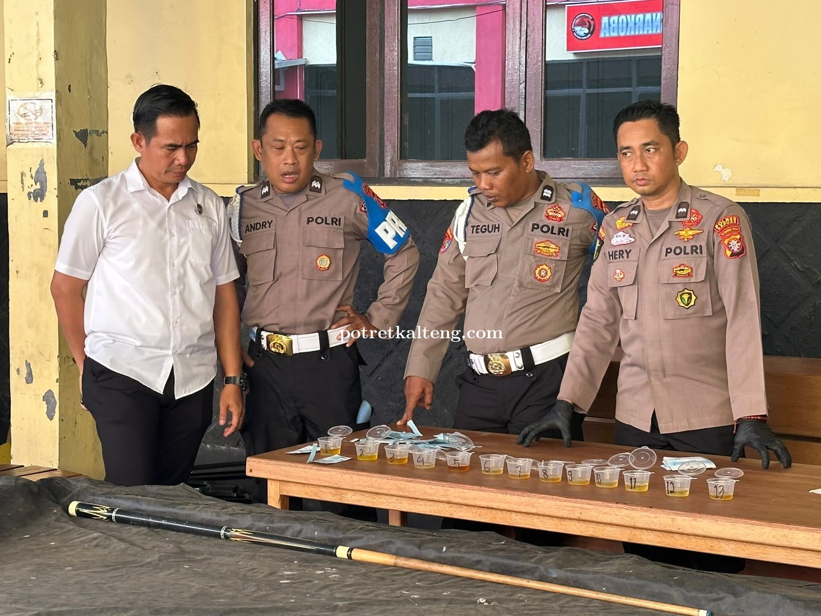 Propam Polres Kapuas dan Kanit Provos Polsek Jajaran Jalani Tes Urine, Seluruh Personel Negatif Nark
