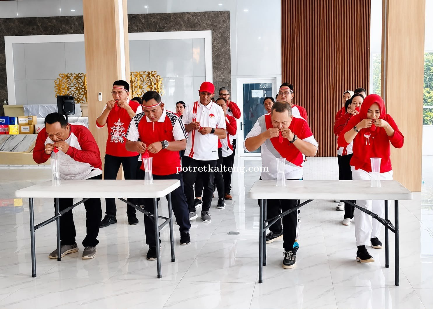 Semarak HUT RI ke-81, DPMPTSP Kapuas Perkuat Kekompakan Pegawai Lewat Lomba