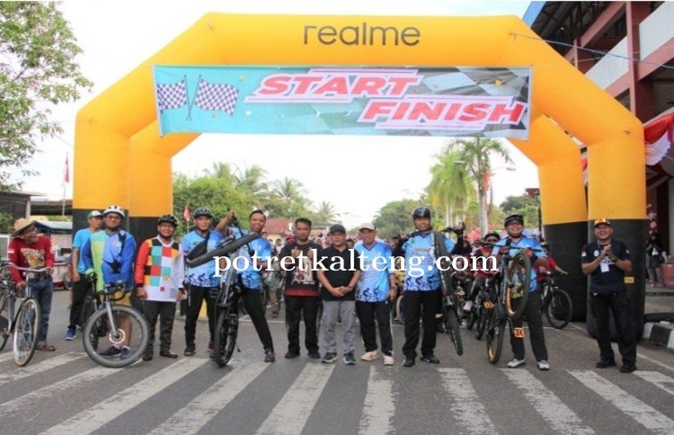 Peringati HUT ke 79 Kemerdekaan RI, Ass II Lepas Ratusan Peserta Fun Bike
