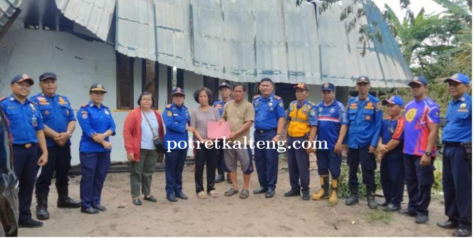 Pemko Palangka Raya Serahkan Bantuan kepada Korban Kebakaran di Jalan H. Gustom