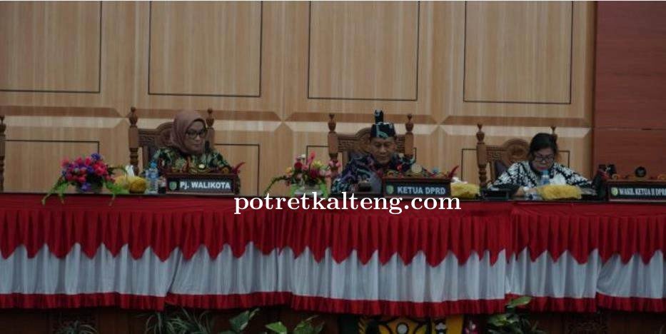 Pj Wali Kota Palangka Raya Sampaikan Nota Keuangan dan Rancangan Perda dalam Rapat Paripurna DPRD
