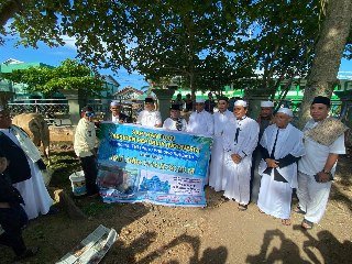 Idul adha 1446 H, Bupati dan Wabup Kapuas Serahkan Sapi Kurban dari Presiden RI