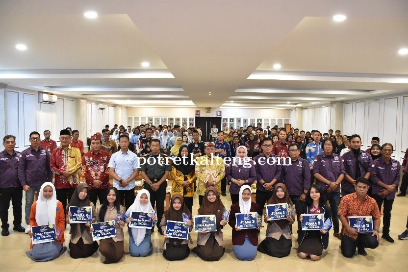 Peduli Dunia Pers, Bupati Kapuas Wiyatno Terima Penghargaan dari PWI Kapuas
