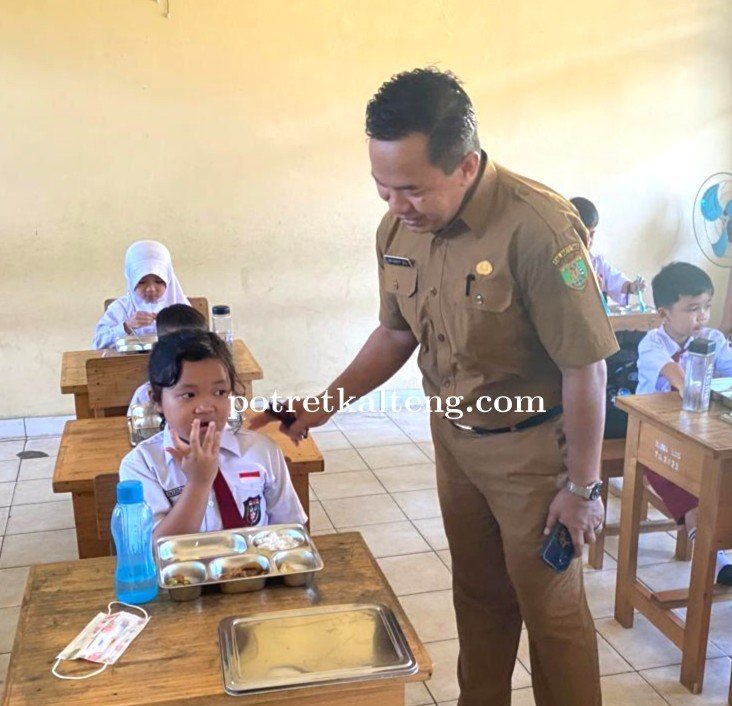 Dukungan Penuh Program Nasional, Asisten I Setda Bartim Tinjau Pelaksanaan Makan Bergizi Gratis