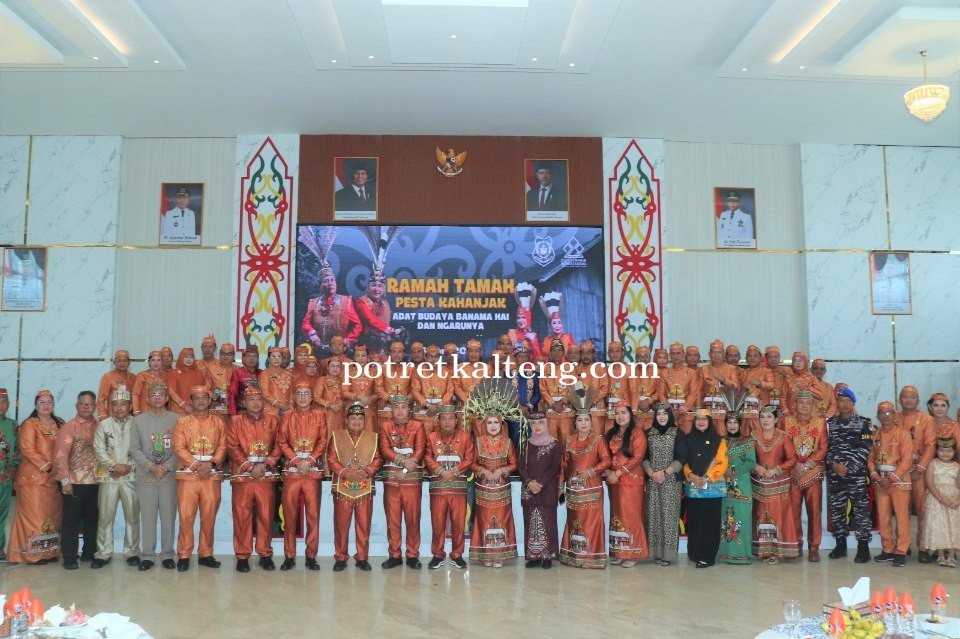 Ritual Adat Banama Hai dan Ngarunya Meriahkan Hari Jadi Kota Kuala Kapuas ke-220
