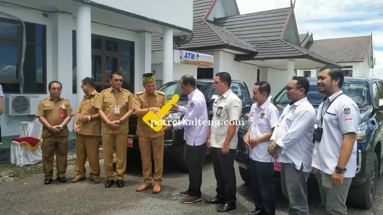 Dukung Kinerja KPU, Pemkab Gunung Mas Hibahkan Kendaraan Operasional