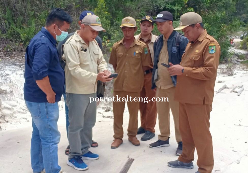 Tim Perumahan Tata Ruang Dinas PUPRPKP Kapuas Survey Lokasi Relokasi Rumah Rawan Banjir