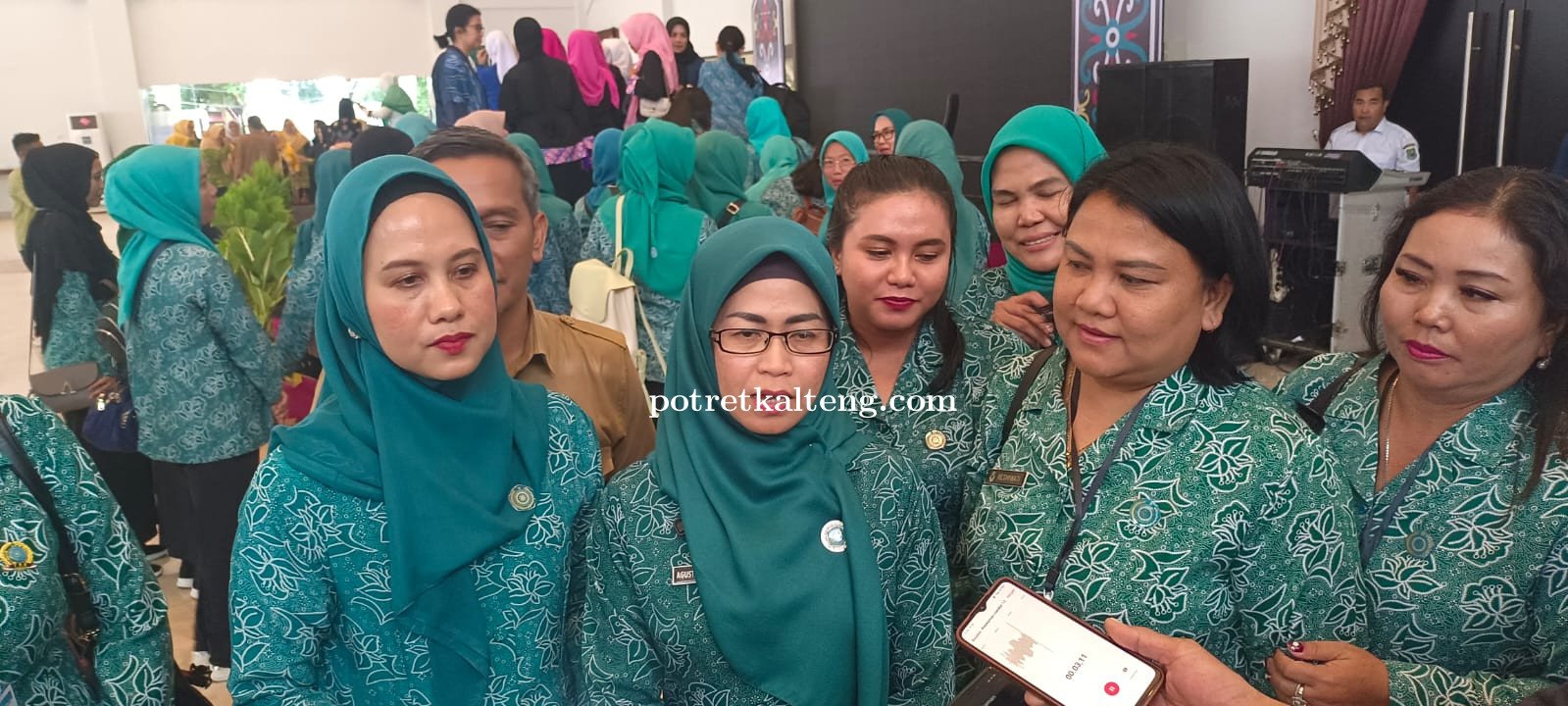 Hadirkan dr. Aisyah Dahlan TP PKK Kapuas Sukses Gelar Semiloka Parenting