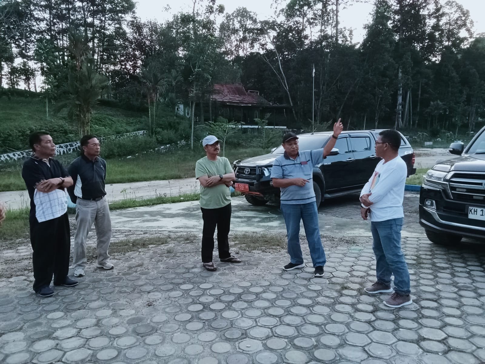 Pj Bupati Gumas Tinjau Jalan  Menuju Tahura  dan Sarpras Penunjang Wisata